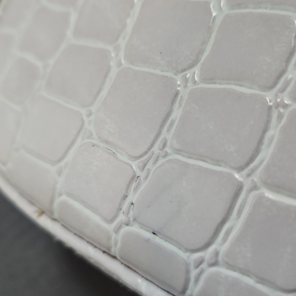 TRISH MCEvoy MAKE-UP CASE IN LAVANDER - Picture 10 of 10